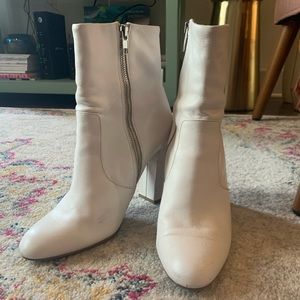 Steve Madden Editor white booties